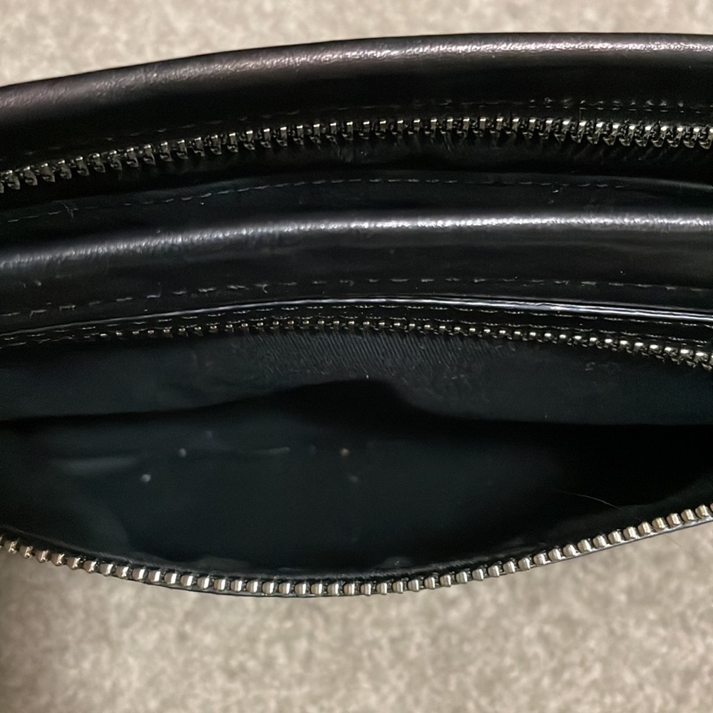 Coach Super cute detailing on this lightly used large wristlet black leather - Picture 5 of 7
